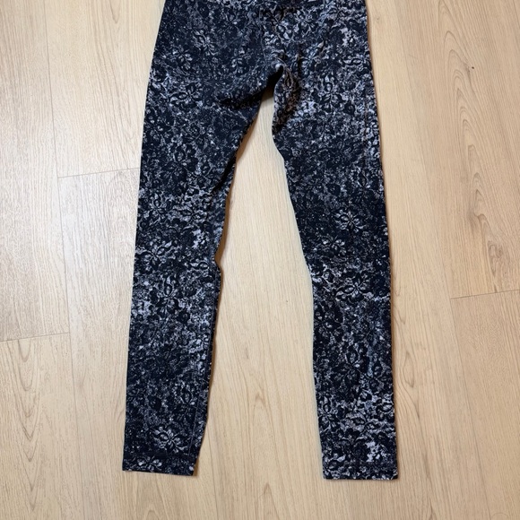 Lululemon Black and White Align Leggings - Picture 4 of 8